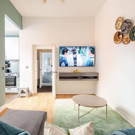 Stylish Flat In Central Location With Free Parking Swindon Exteriör bild