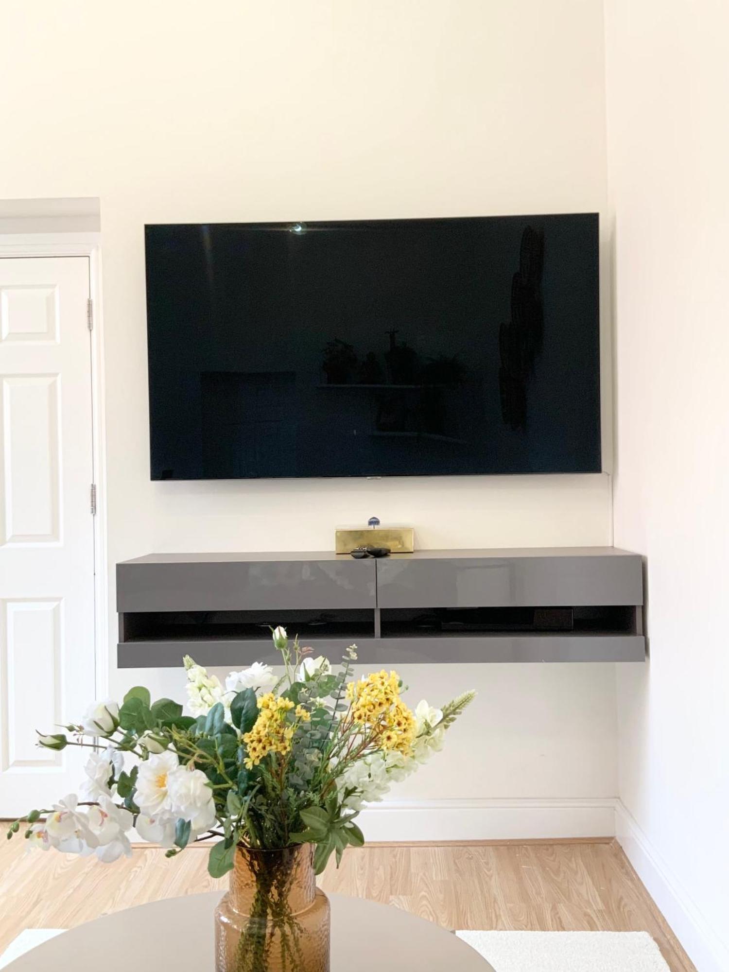 Stylish Flat In Central Location With Free Parking Swindon Exteriör bild