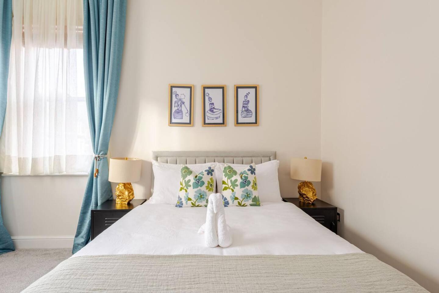 Stylish Flat In Central Location With Free Parking Swindon Exteriör bild