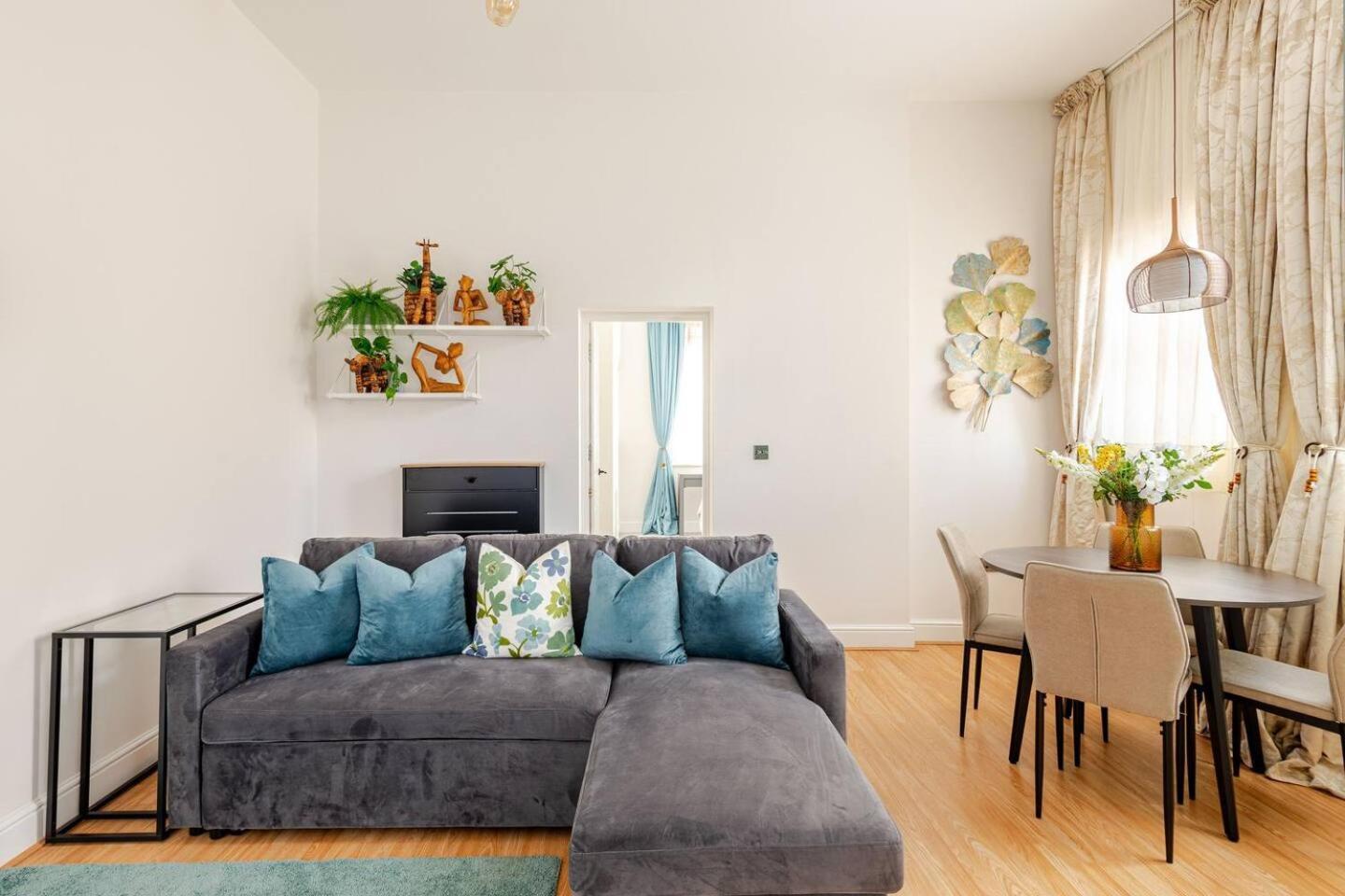 Stylish Flat In Central Location With Free Parking Swindon Exteriör bild