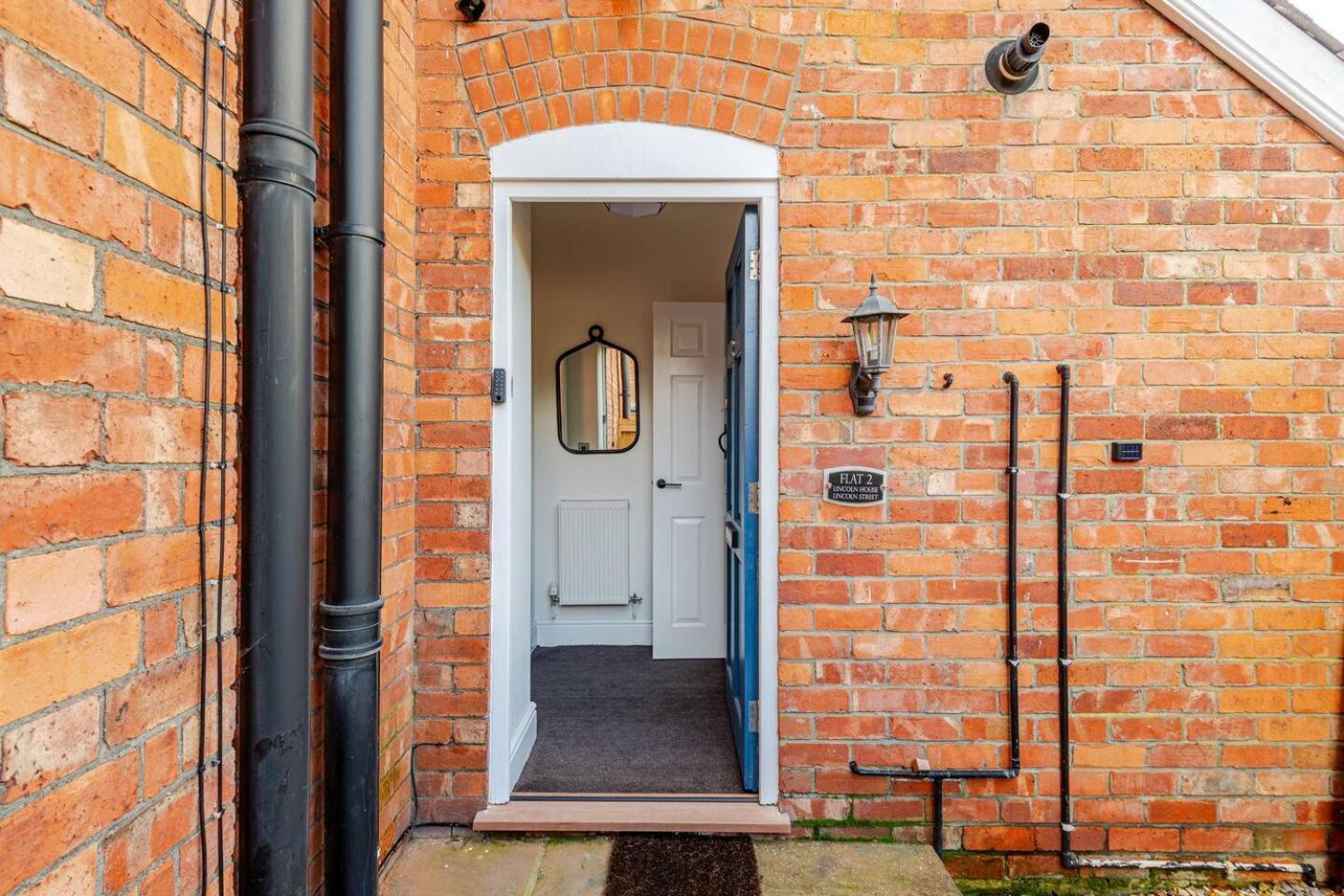 Stylish Flat In Central Location With Free Parking Swindon Exteriör bild